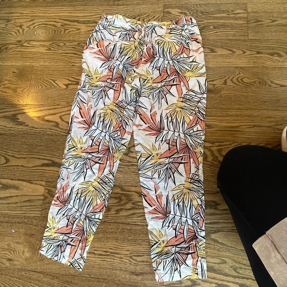 Serra Pants - 3/$30 Serra medium crop tropical linen/ cotton pants